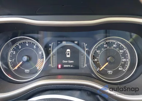 2015 Jeep Cherokee Latitude из США, поврежденный, VIN 1C4PJMCS2FW523199